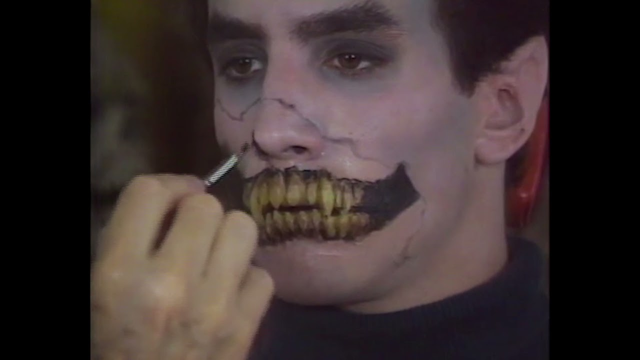 Retro - Halloween Make-Up History & FXw/Tom Savini and Dick SmithBonus feature: Zombie Jamboree ‘93!
